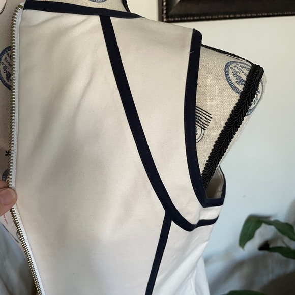 Michael Kors Collection Sheath Dress with Black Trim - Size 8P - Picture 8 of 12